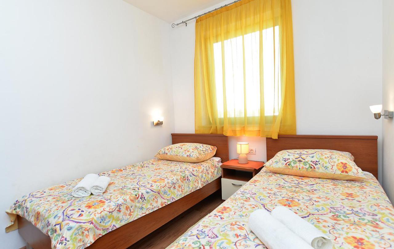 פרוי Apartment Jadranko 1761 מראה חיצוני תמונה