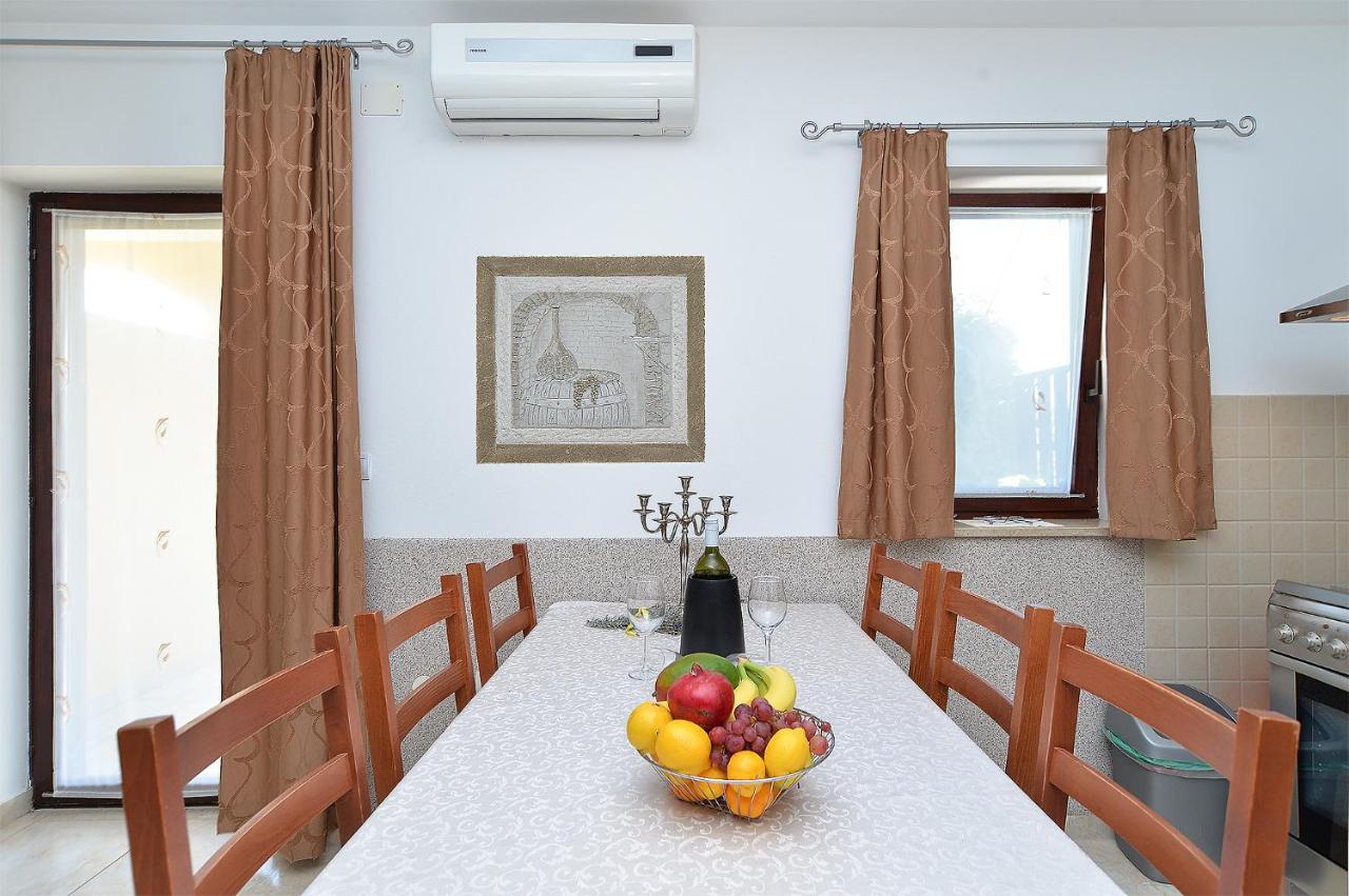 פרוי Apartment Jadranko 1761 מראה חיצוני תמונה
